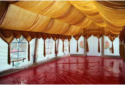 大型充氣帳篷與折疊桌椅 打造靈活便捷的婚宴新體驗(yàn)